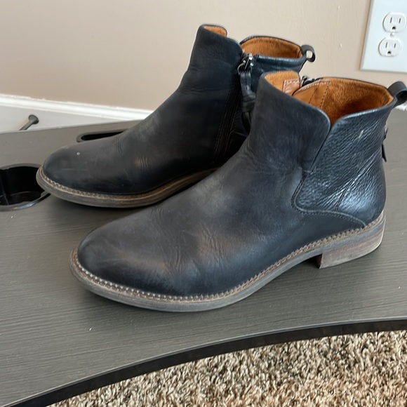 Boots - Picture 4 of 7